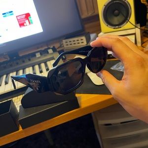 Prada 17ws Sunglasses